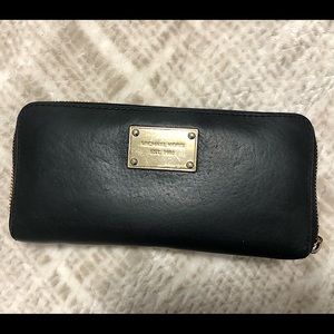 MAJOR SALE: MICHAEL KORS WALLET